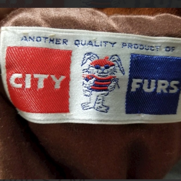 GORGEOUS!!! FOX FUR COAT - Picture 6 of 6